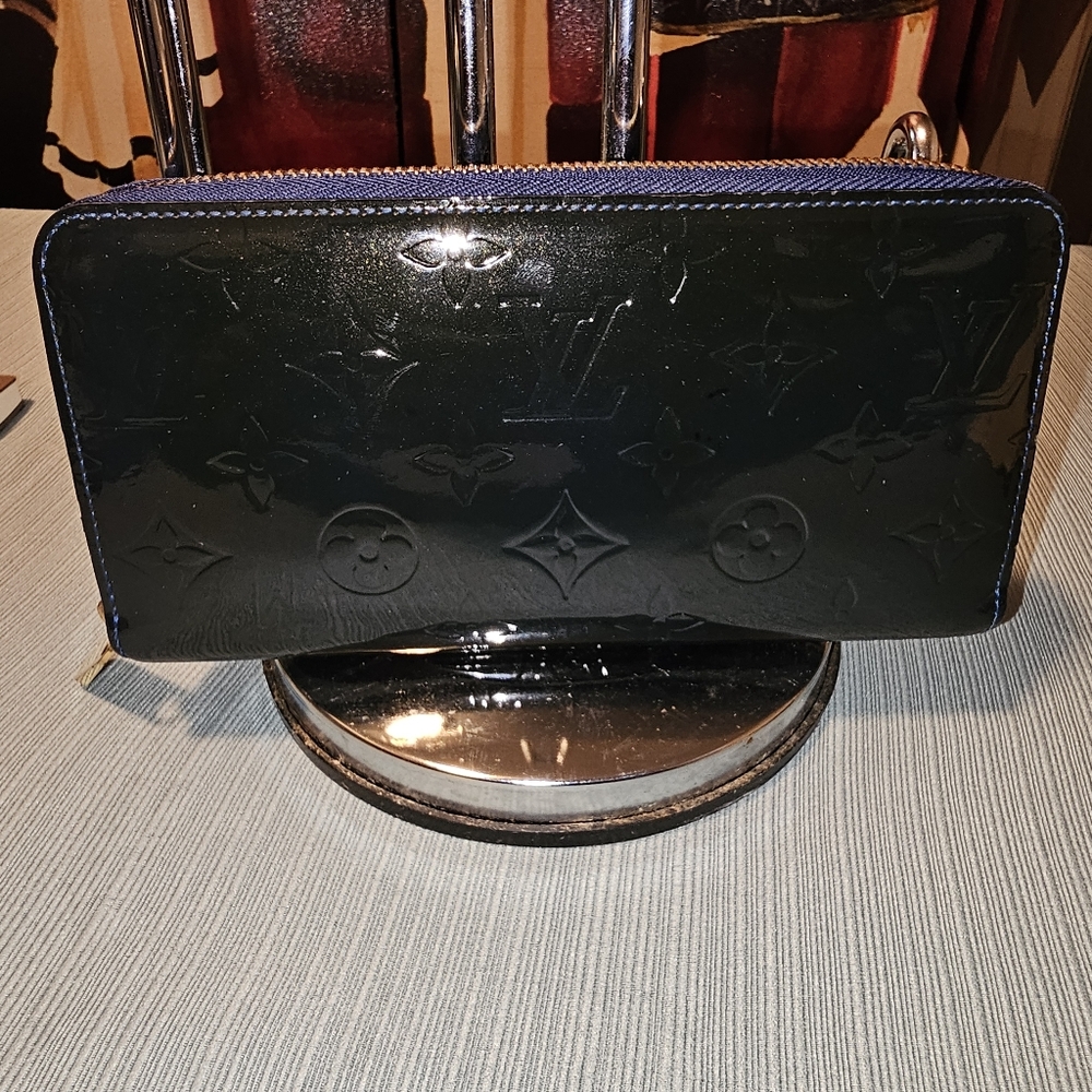 EUC Louis Vuitton Blue Vernis Embossed Wallet - Picture 10 of 12